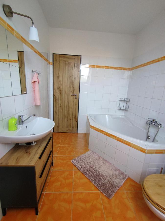 Ubytovani Ema Apartment Valtice Luaran gambar