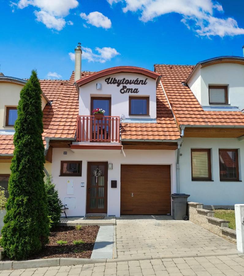 Ubytovani Ema Apartment Valtice Luaran gambar