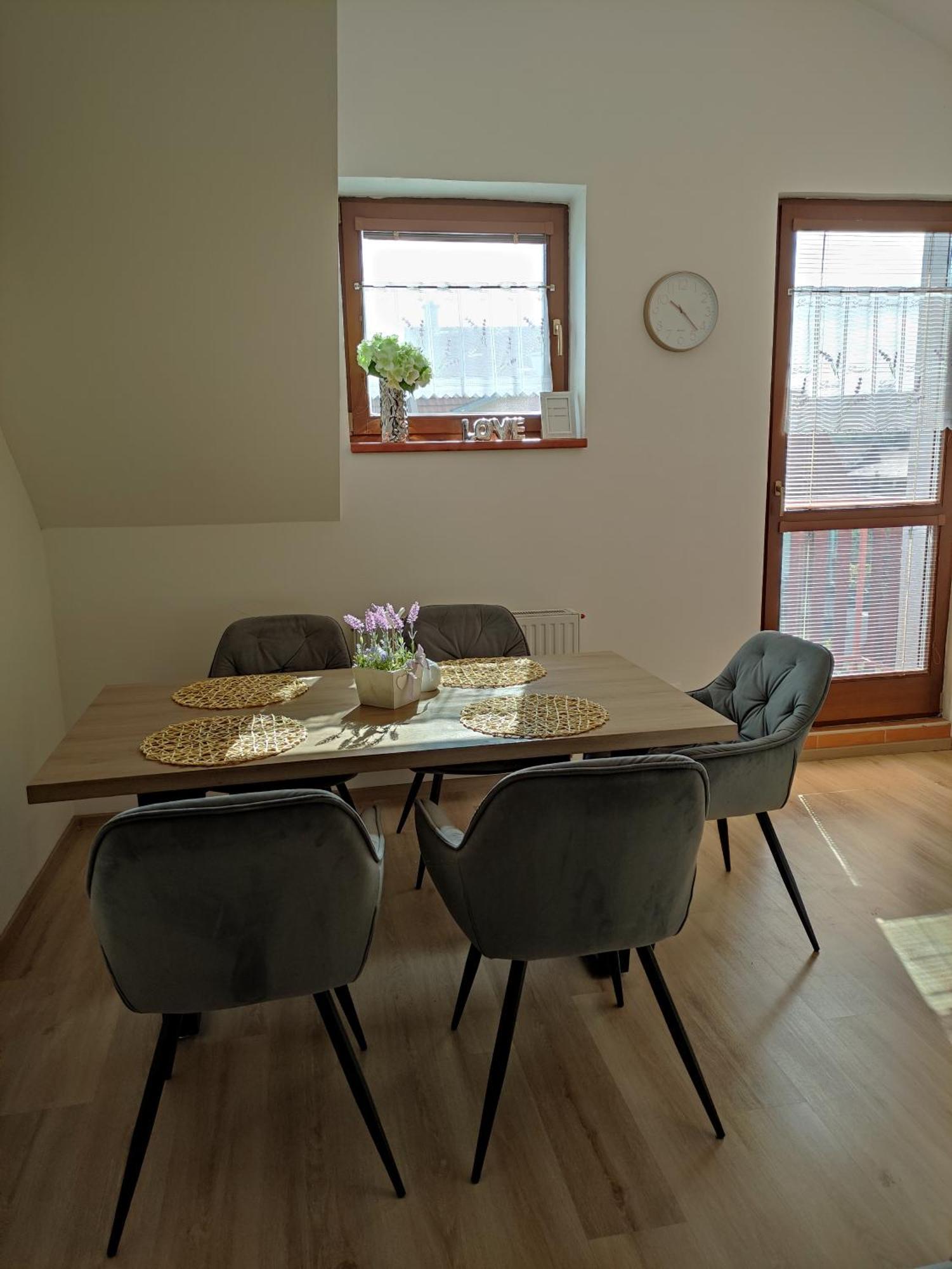 Ubytovani Ema Apartment Valtice Luaran gambar